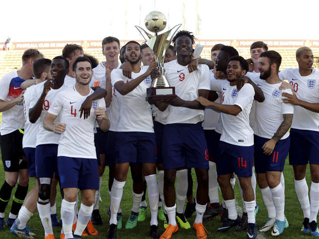  摩纳哥青训新星崛起，十七岁小将首秀破门  